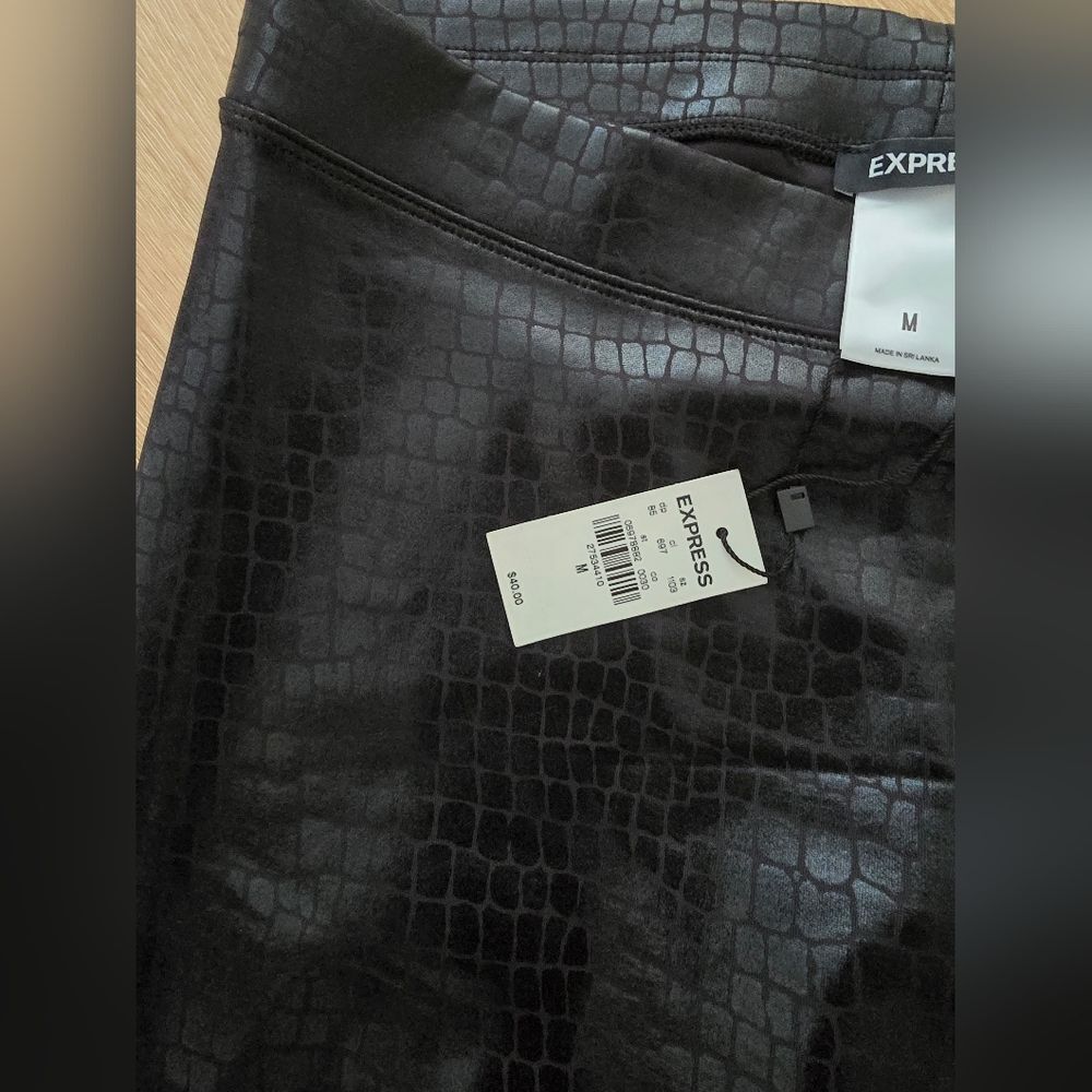Express Croc-Pattern Leggings - Picture 6 of 6